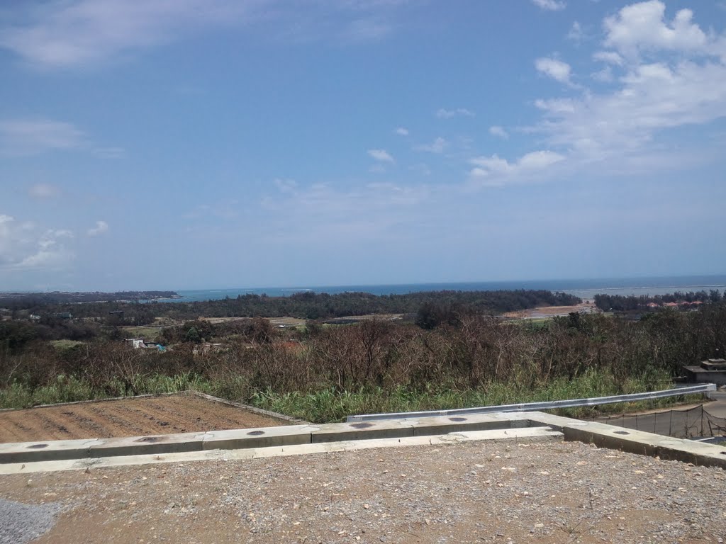金武町の高台から太平洋を臨む
