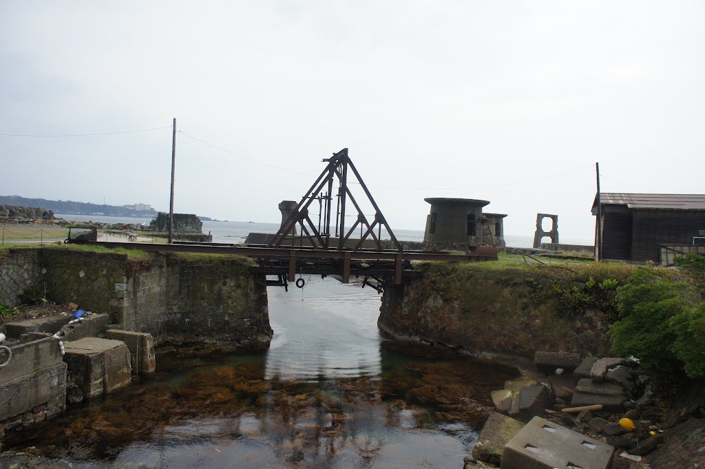 トラス橋クレーン台座 Truss Bridge and Crane Pedestals