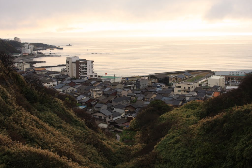 相川市街地　城址橋より