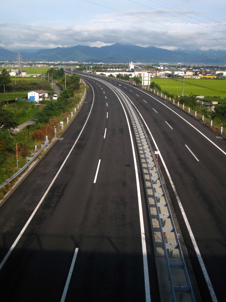 高架からの山形自動車道