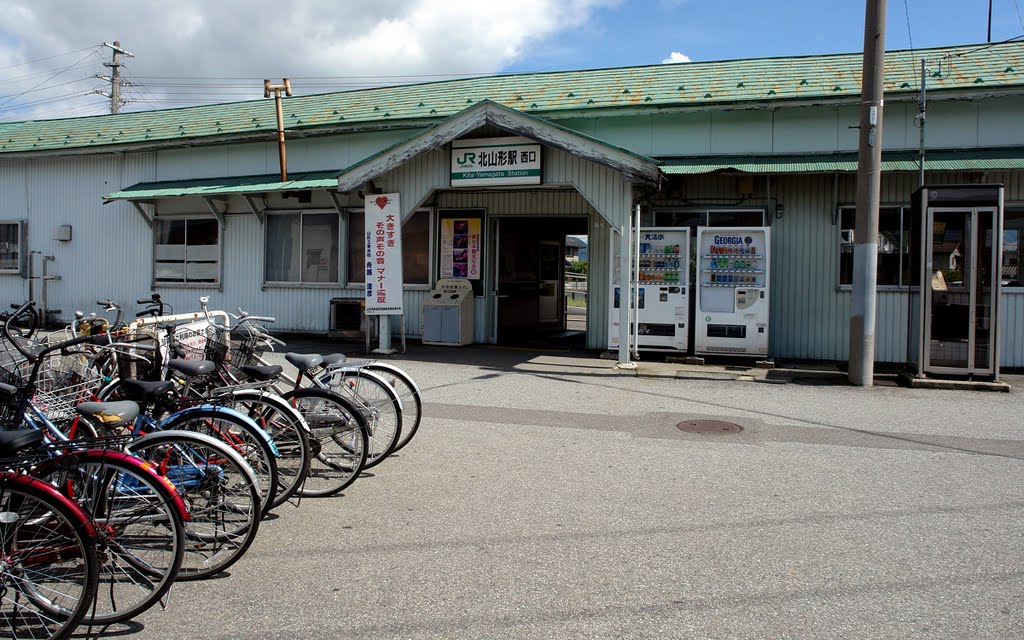 JR北山形駅西口 (2006)