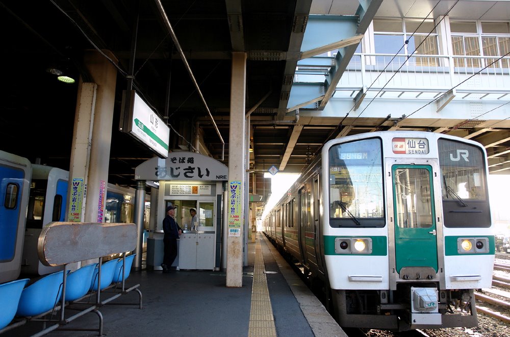 山形駅プラットフォーム