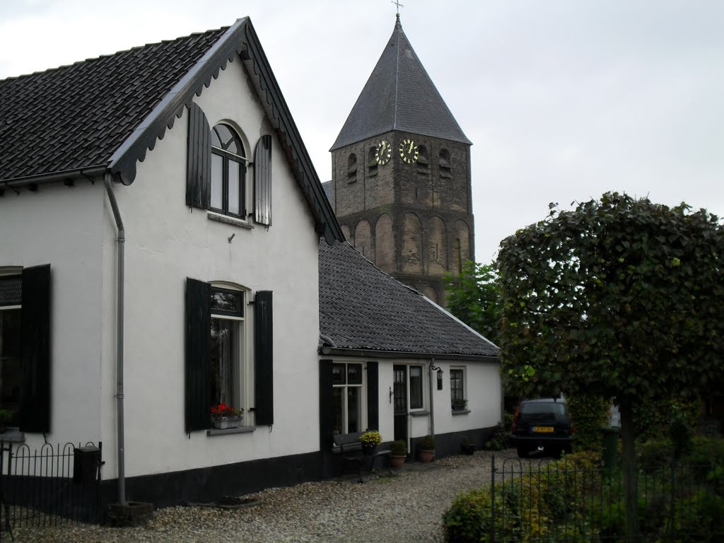 Huisje bij de kerk (okt. 2011)
