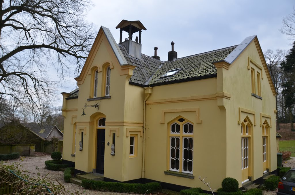 A nice owl decorated old villa at Rheden near the Natuurmonumenten visitors center