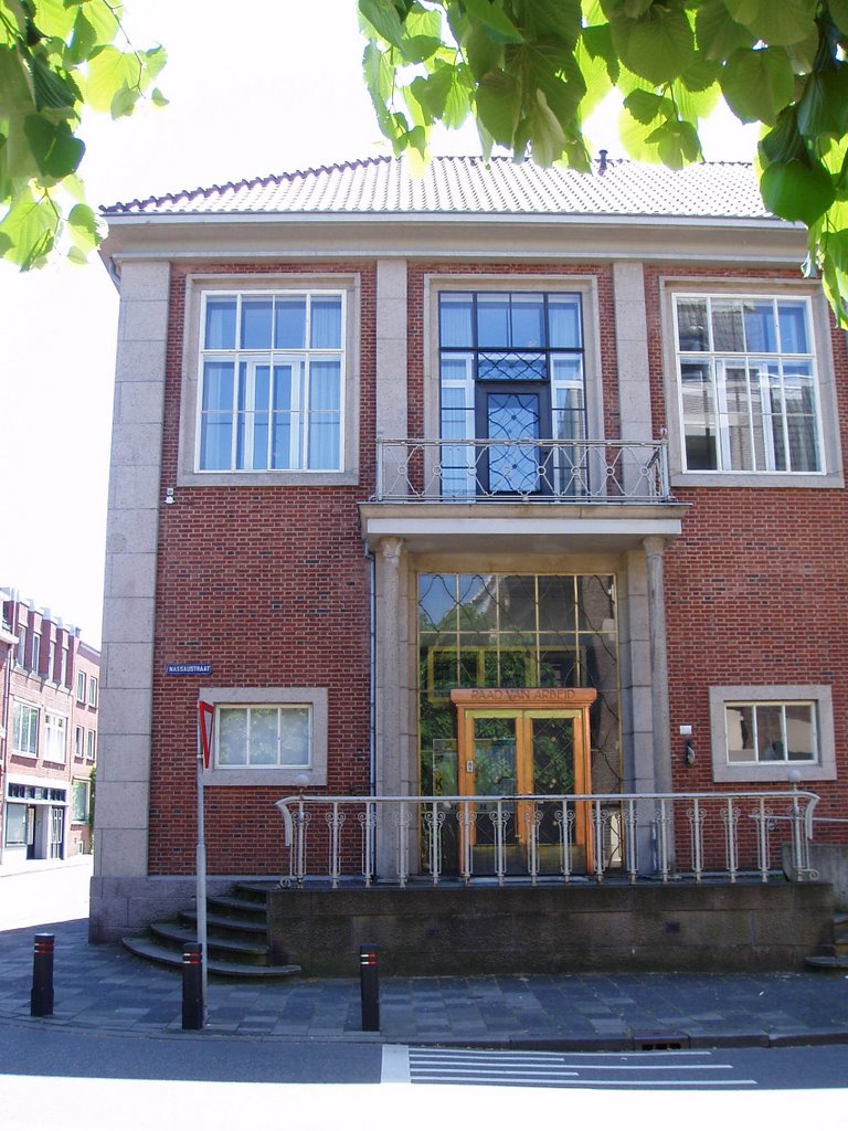 Klassieke voorgevel: Raad van Arbeid