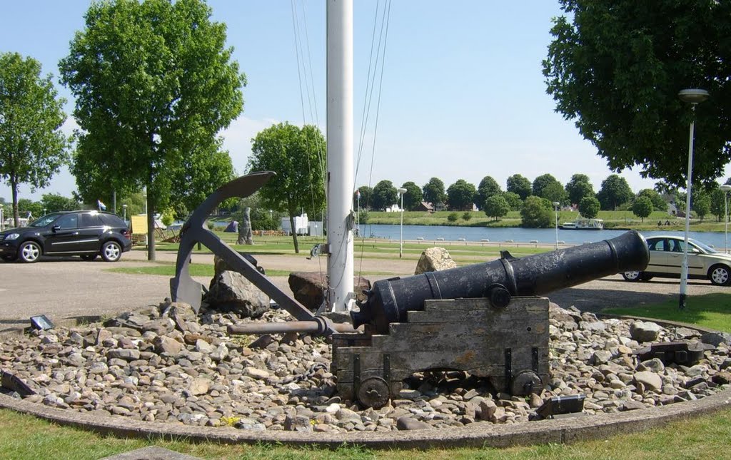 Kannone und Anker