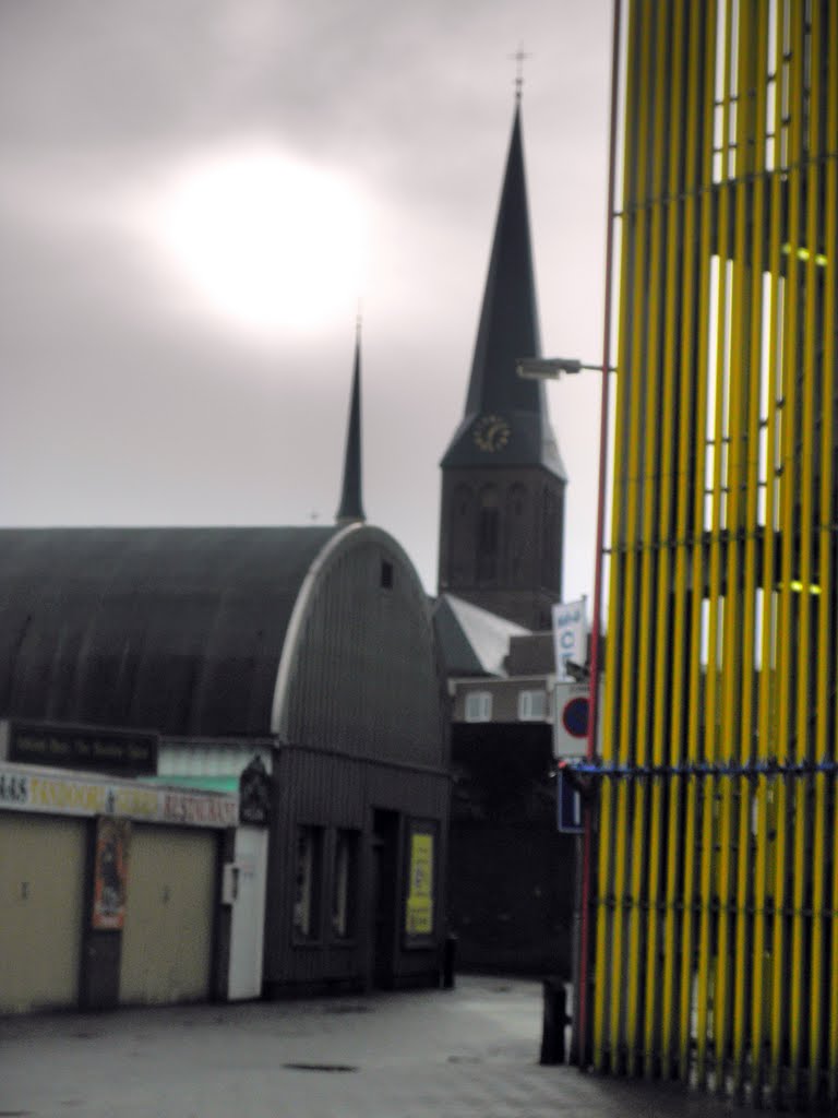 Kerk en parkeergarage