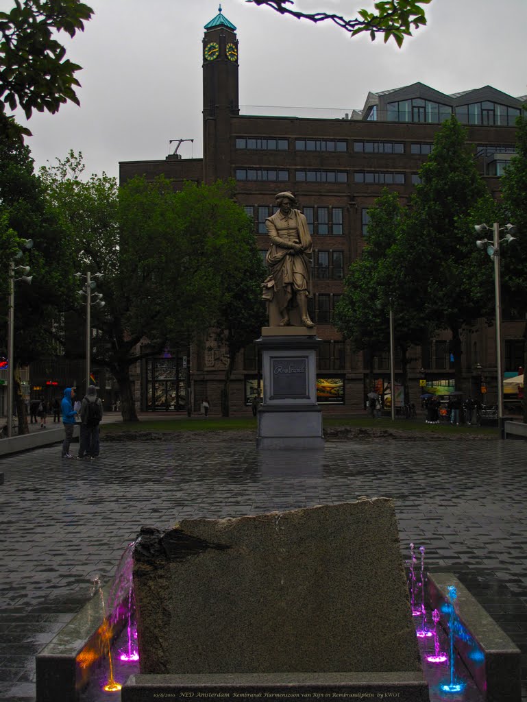 NED Amsterdam Rembrandt Harmenszoon van Rijn in Rembrandtplein {in the rain} by KWOT {upload 15/7/2011 on his 405th birthday}