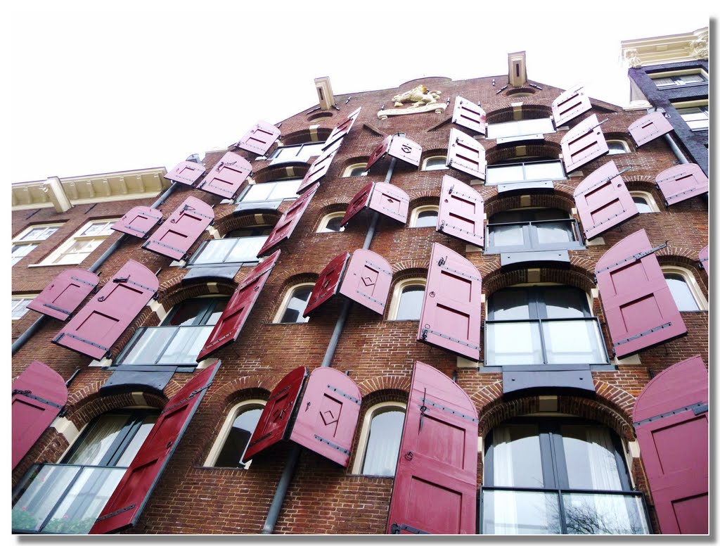 simpatici scuri rossi (raro ad Amsterdam avere gli scuri)