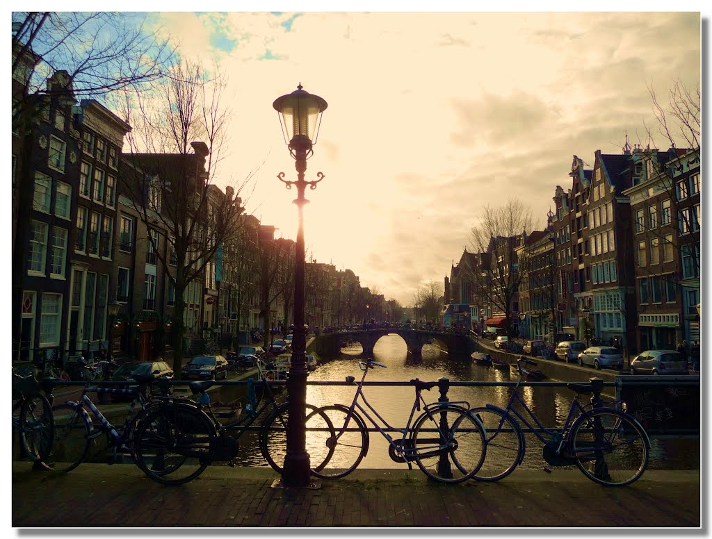 la classica veduta: non manca niente di Amsterdam!