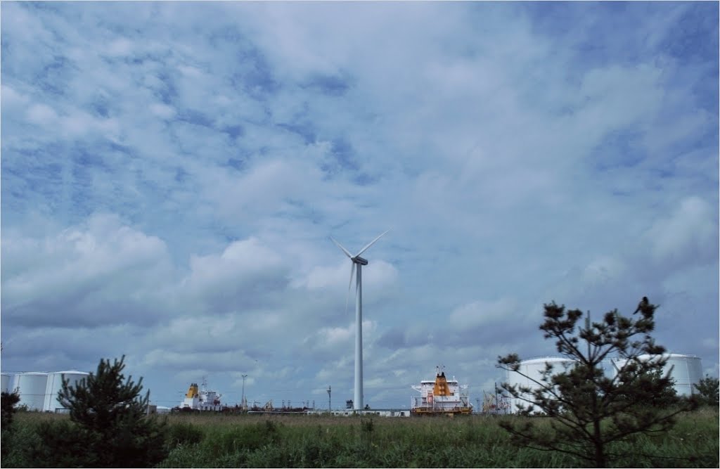 Noordzeekanaal achter de dijk