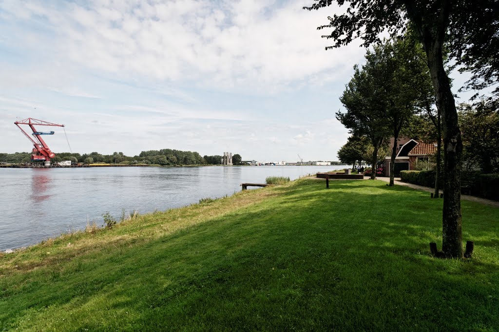 Velsen-Zuid - Wandelpad langs Noordzeekanaal - View ENE towards Ventilation Shafts of Velser Tunnel