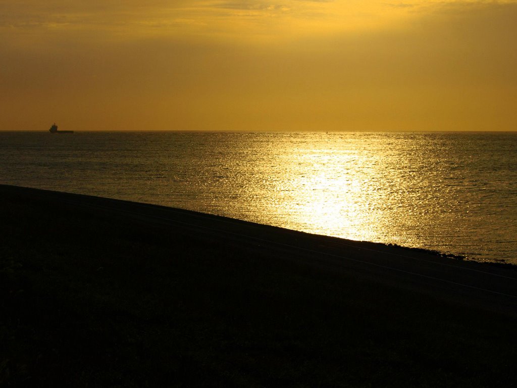 Nordseeweg nach Den Helder bei Sonnenuntergang ...