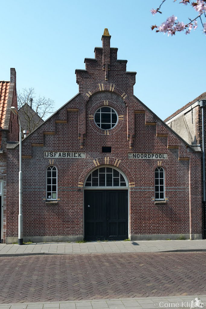 Monumentale gevel van IJsfabriek de Noordpool aan de Jan van Polanenkade in Breda