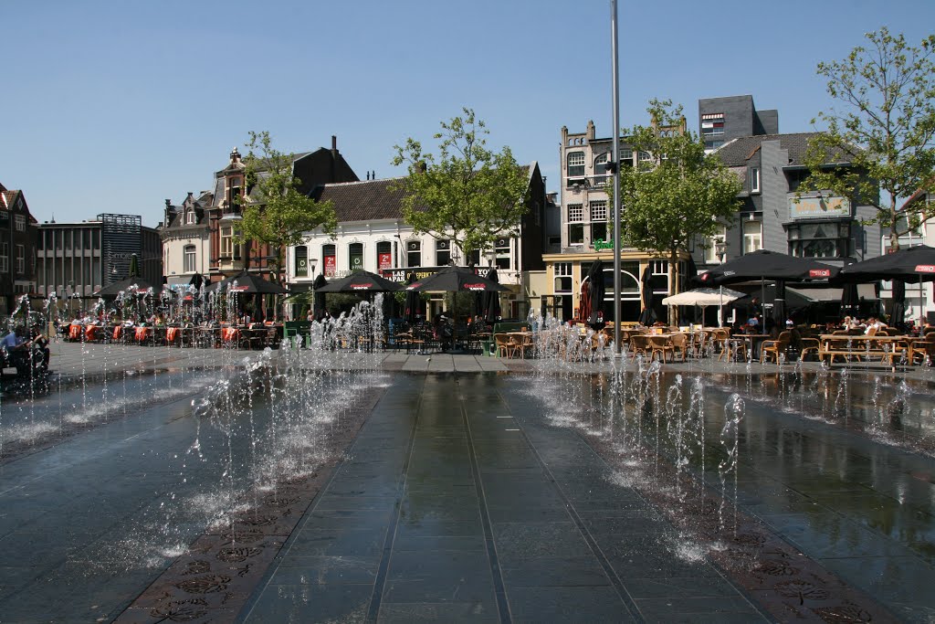 Vele fonteinen op het Piusplein in Tilburg