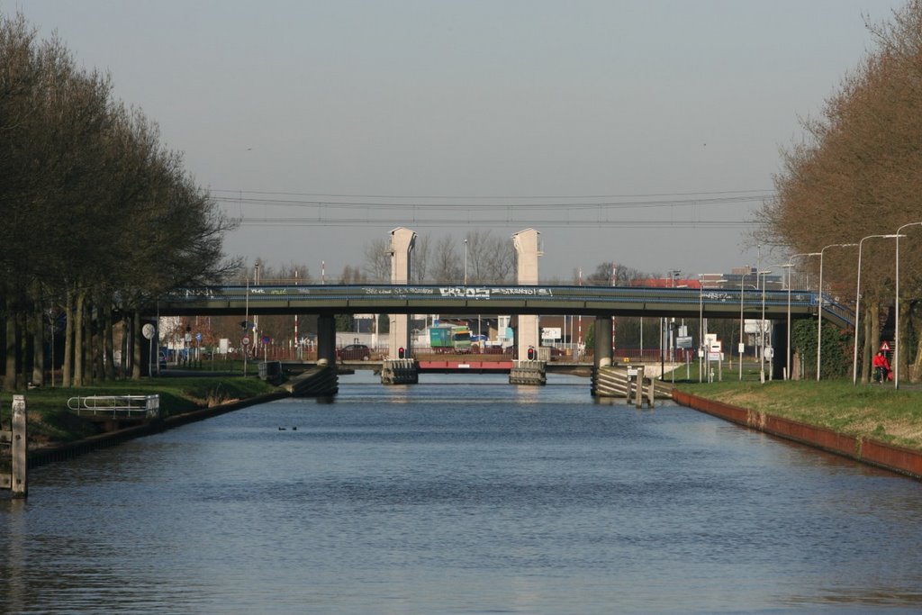 Zicht op het Wilhelminakanaal vanaf Brug Oisterwijksebaan