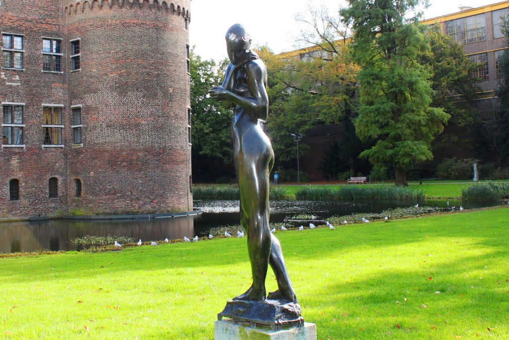 "Female nude I" - Sculptor: Rien Derks