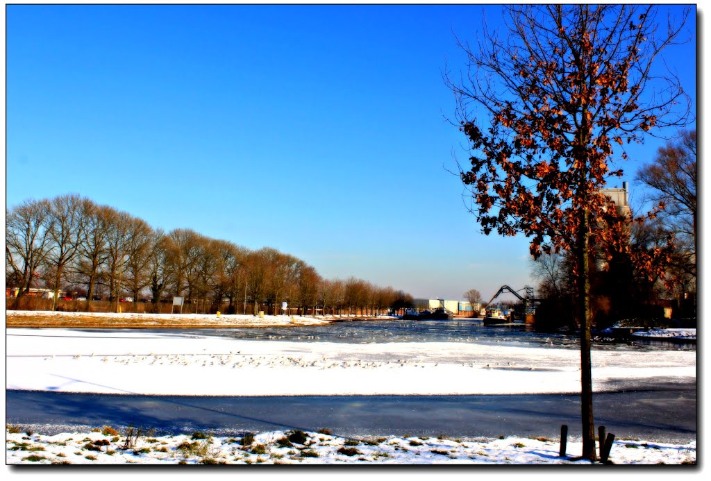 Frozen canal - Helmond - The Netherlands