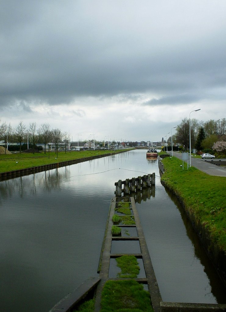 Zuid-Willemsvaart, Sluis 8, Helmond, uitzicht vanaf de brug richting stad