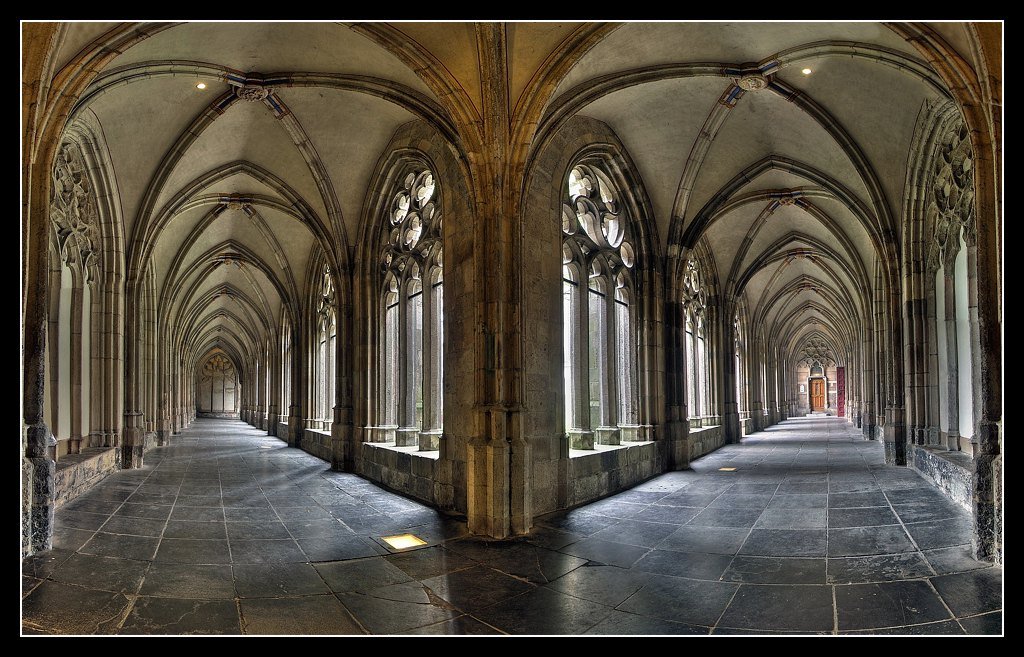 Dom cloister