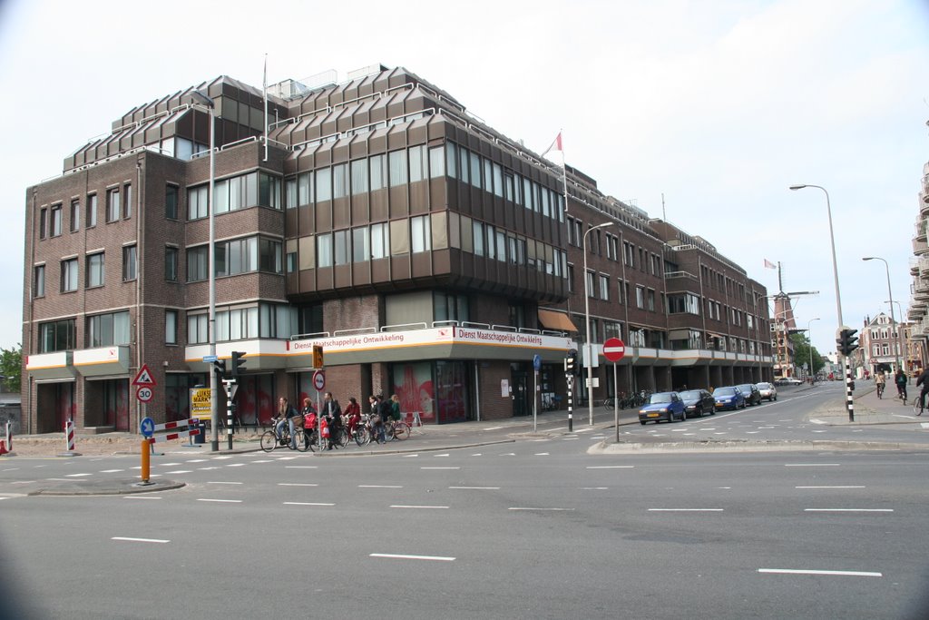 Kaatstraat kantoorklomp en molen`Rijn en Zon`