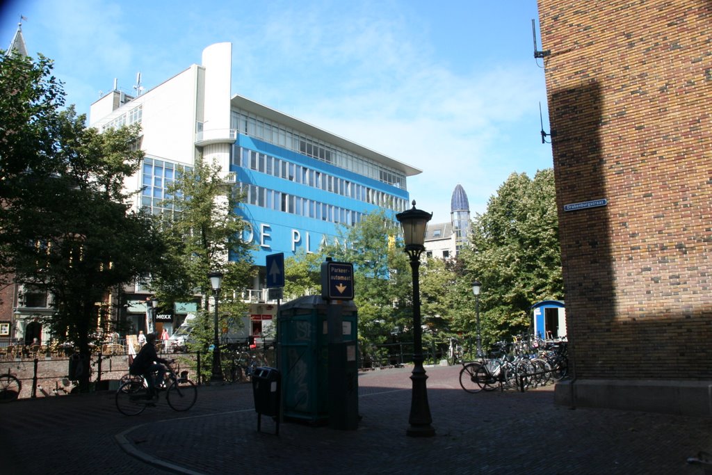 gebouw De Planeet en Oudegracht vanaf Drakenburgstraat