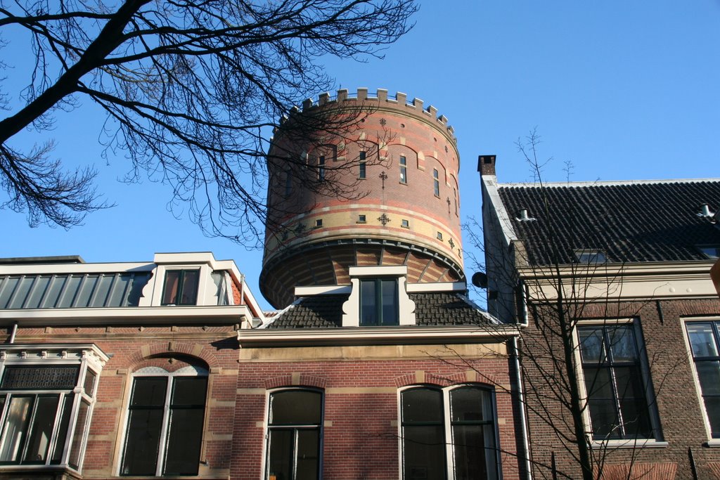 Watertoren Lauwerhof vanaf Predikherenkerkhof