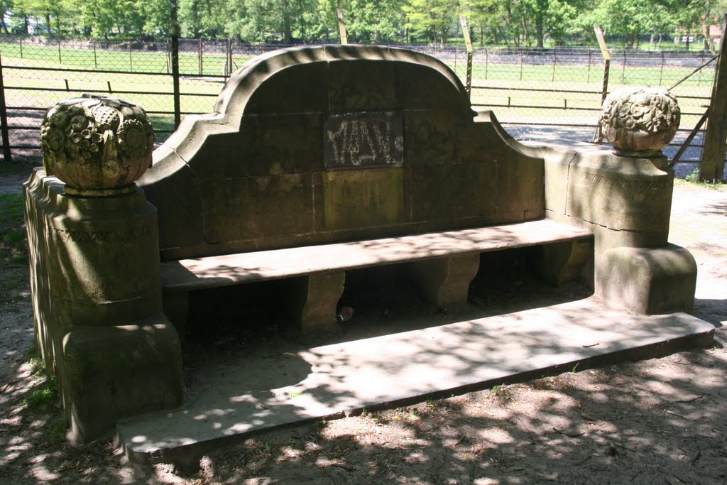 Stenen zitbank bij het hertenkamp, Zeist.