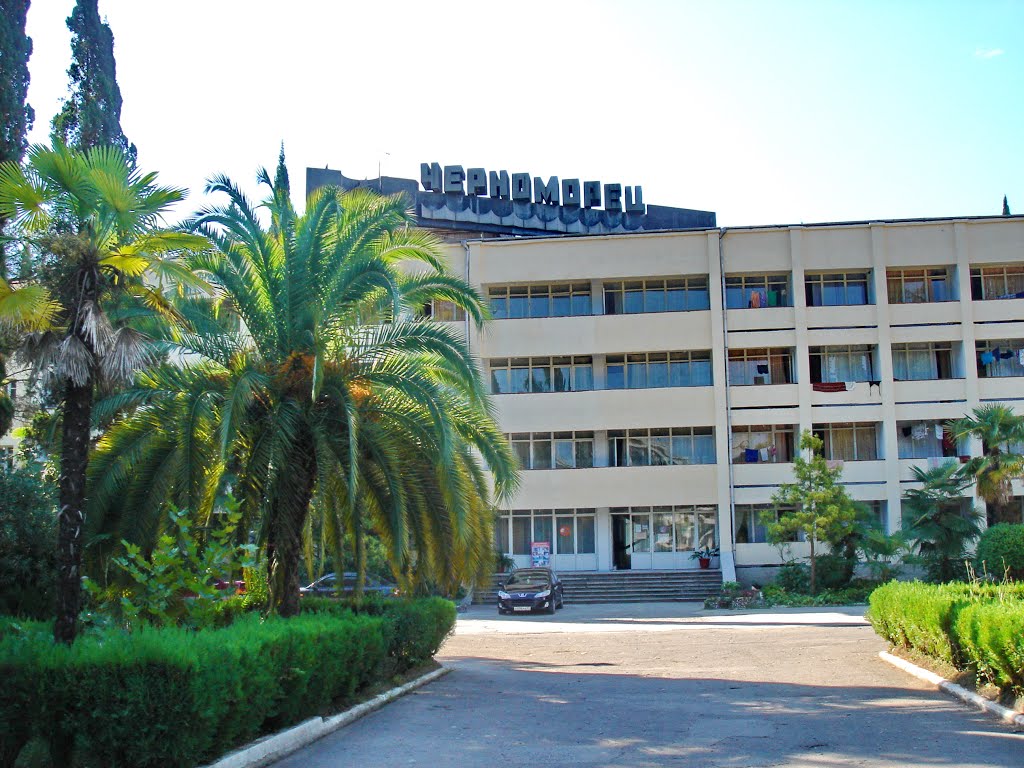 Пансионат "Черноморец" / Holiday Hotel "Chernomorets"