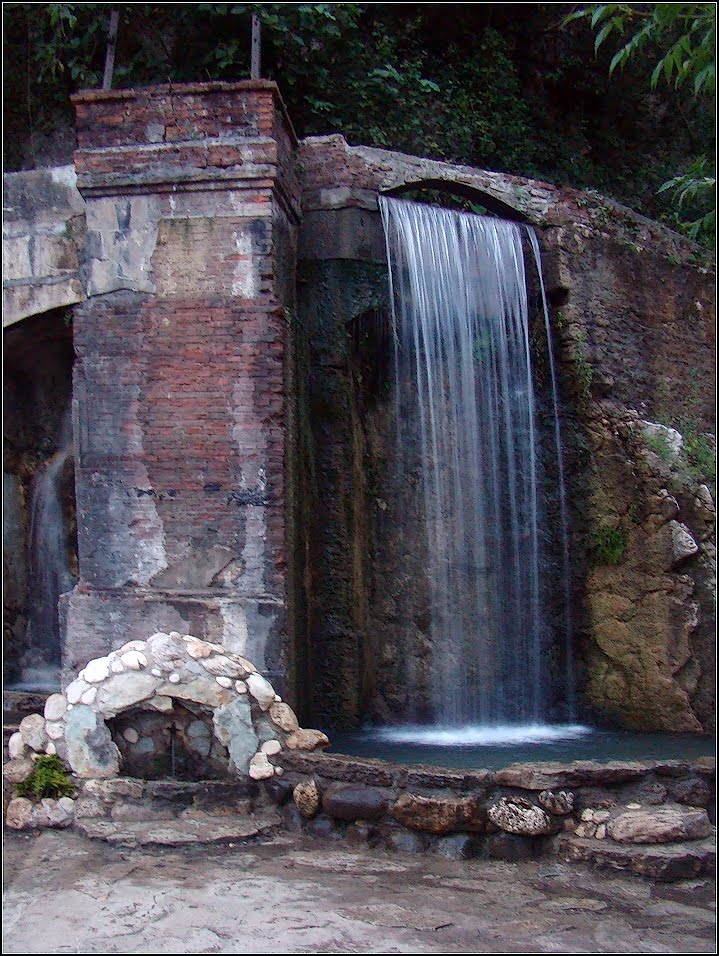 Красивый водопад/Beautiful waterfall