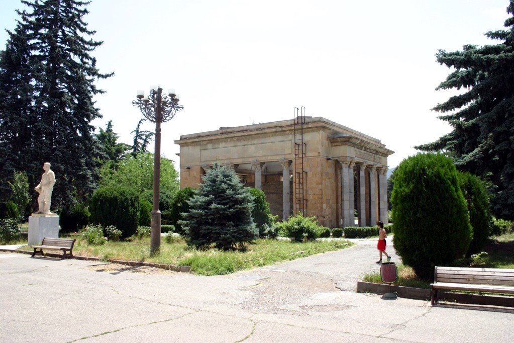Sztálin szülőháza - épület az épületben - Stalins birthhouse in Gori