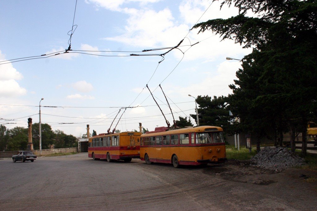 Ideiglenes trolibusz végállomás a vasúti felüljárónál - Temporary terminous of trolleybuses near the railway bridge