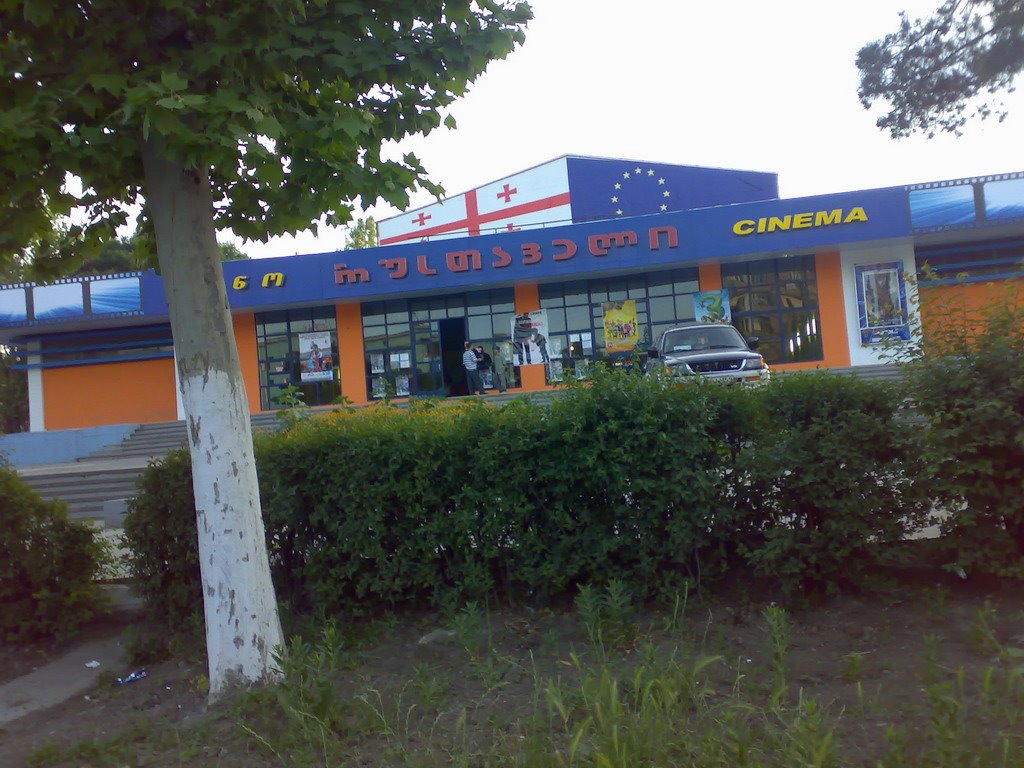 Rustavi, cinema Rustaveli 41 34.05, 44 58.09