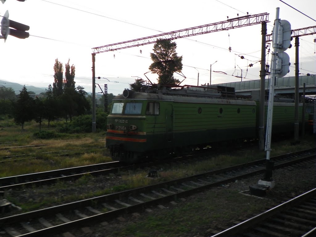 Two VL11M locomotives at Gori train station