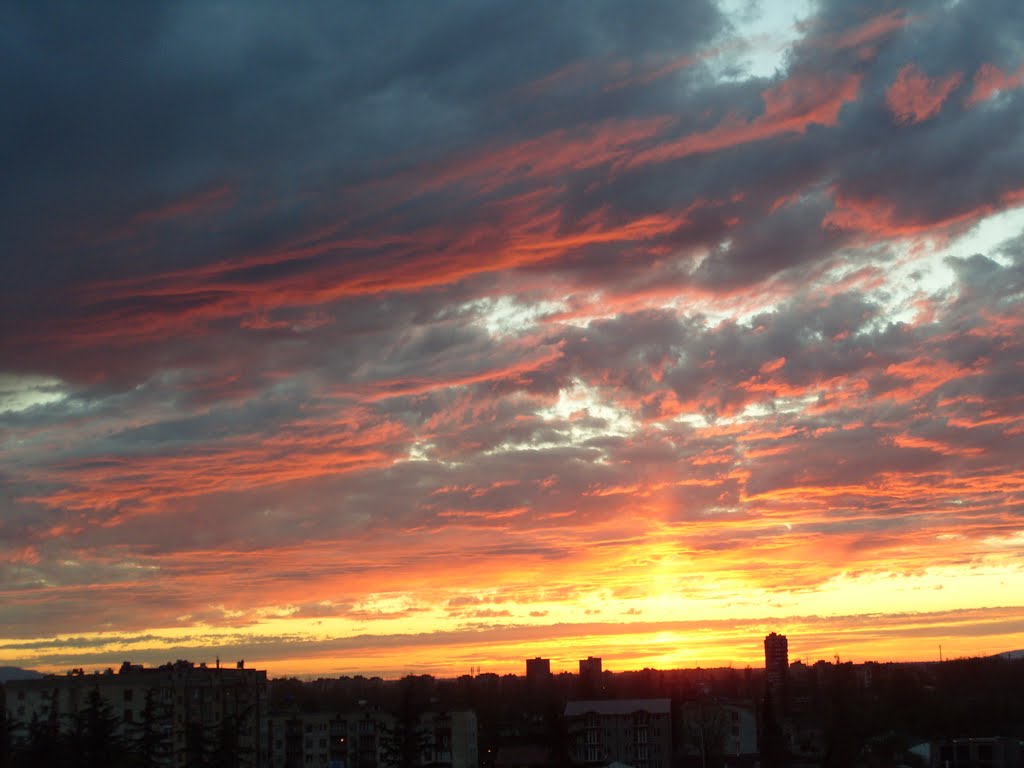 Kutaisi. Red clouds.