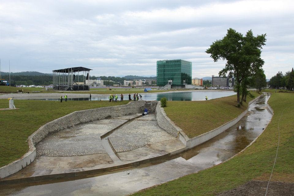 Kutaisi. View of the artificial water channel and new building of the government