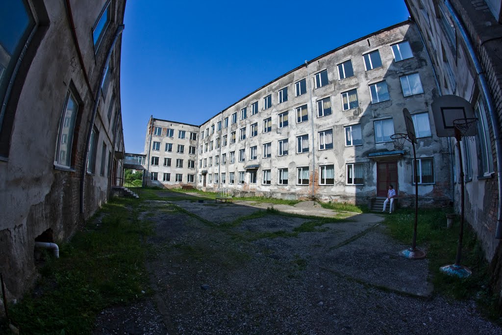15 Школа двор