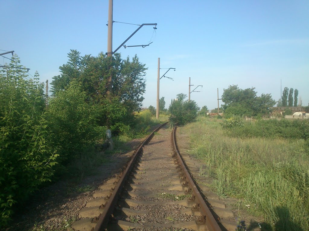 disused railway branch line to the tank farm (also abandoned)
