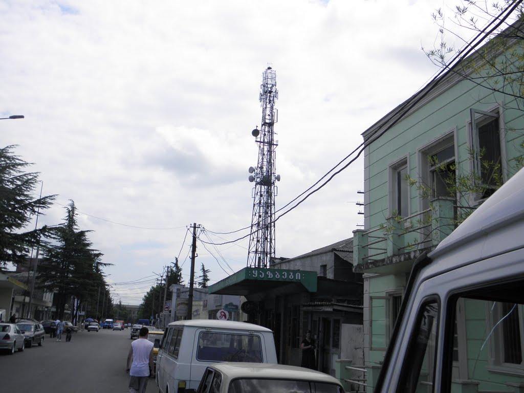 Road to city hall