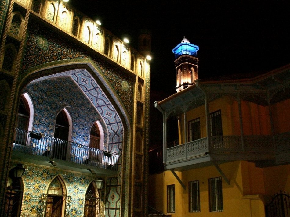 2.Bright bath by night