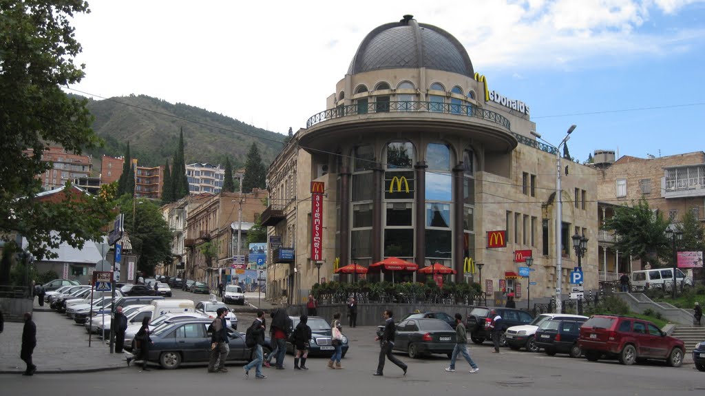 Тбилиси-пр.Руставели-самый дорогой Макдональдс в мире!  The most expensive McDonalds in the world!