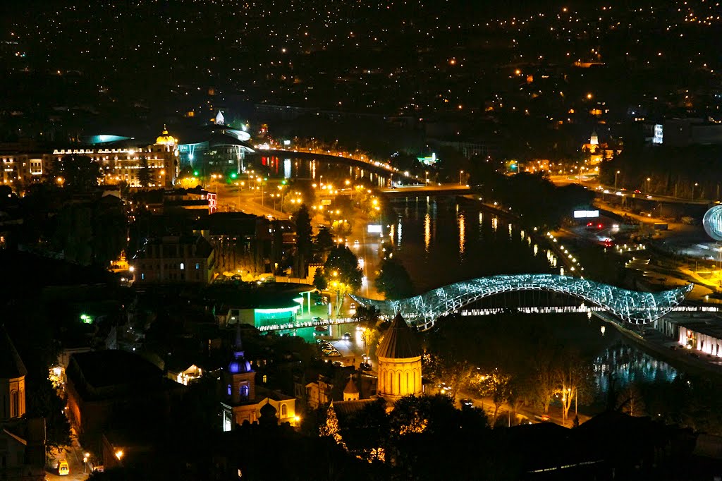 Tbilisi at Night. View from the Observation Deck next to Narikala Fortress - Тбилиси вечерний. Вид на город со смотровой площадки у Крепости Нарикала