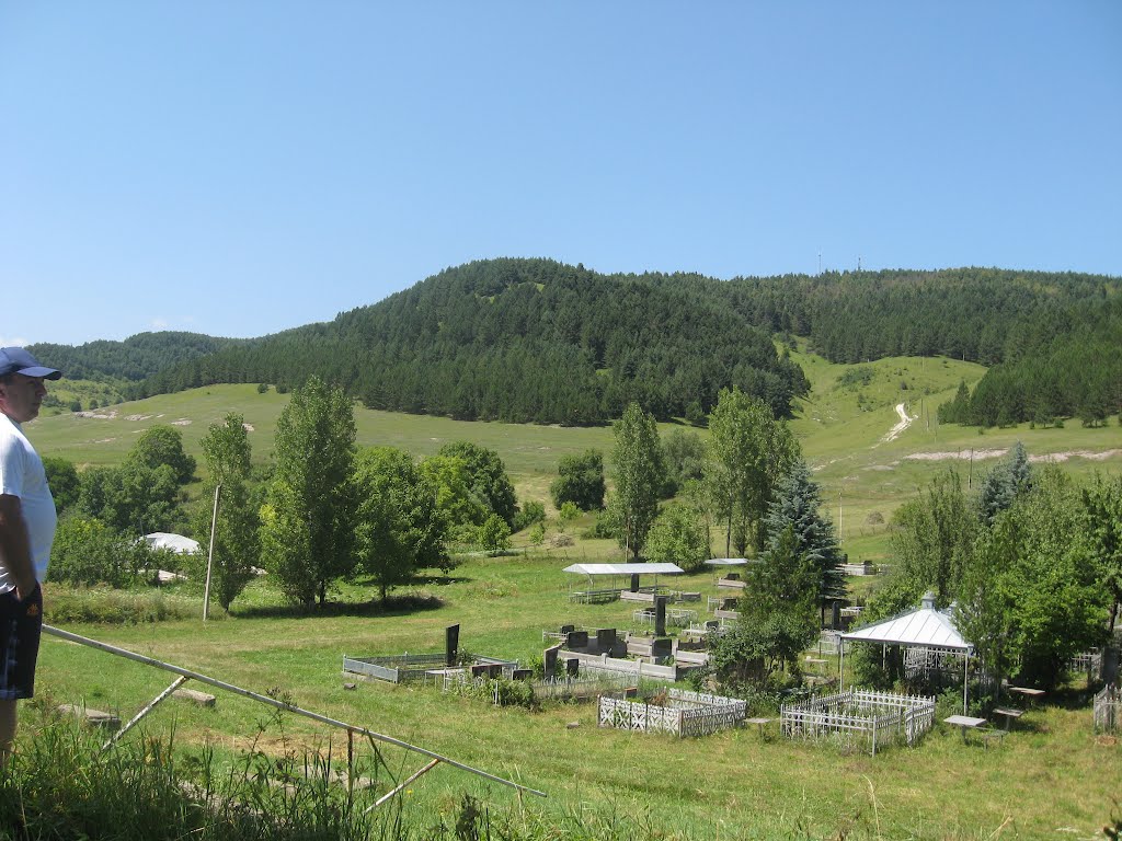 в Вархуно на кладбище