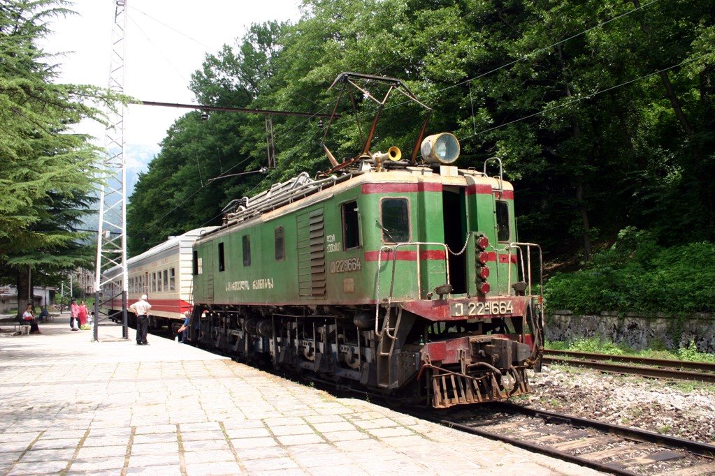 Tkibuli 2, vasútállomás - Railway station Tkibuli 2