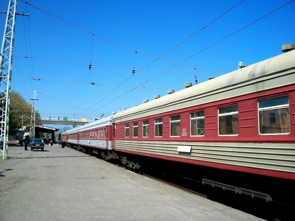 Tbilisi-Ozurgeti train at Khashuri station