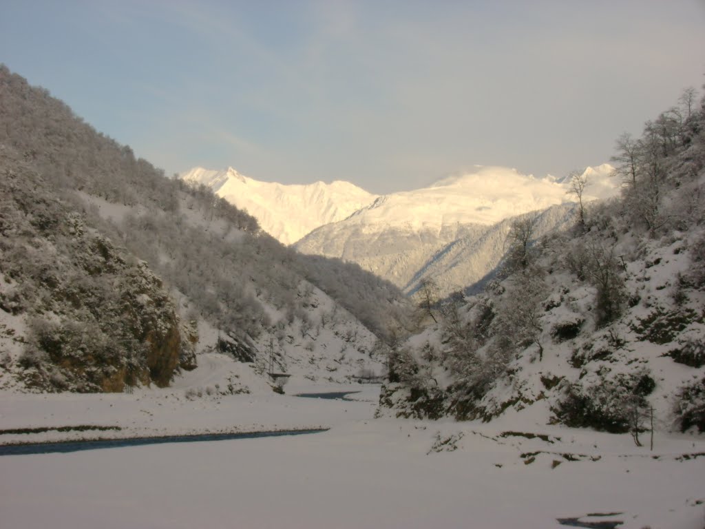 River "horse water" (ckhenisckali) canyon_Lechkhumi, tsageri