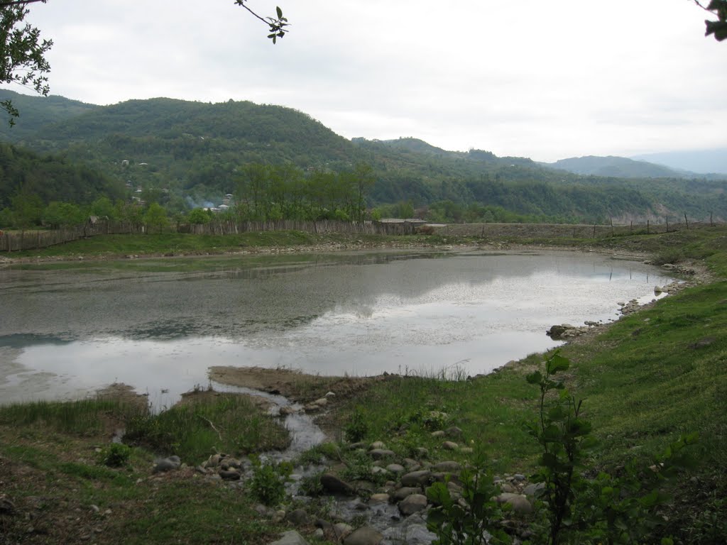 ჩხუტელის ტბა (lake of chkhuteli)