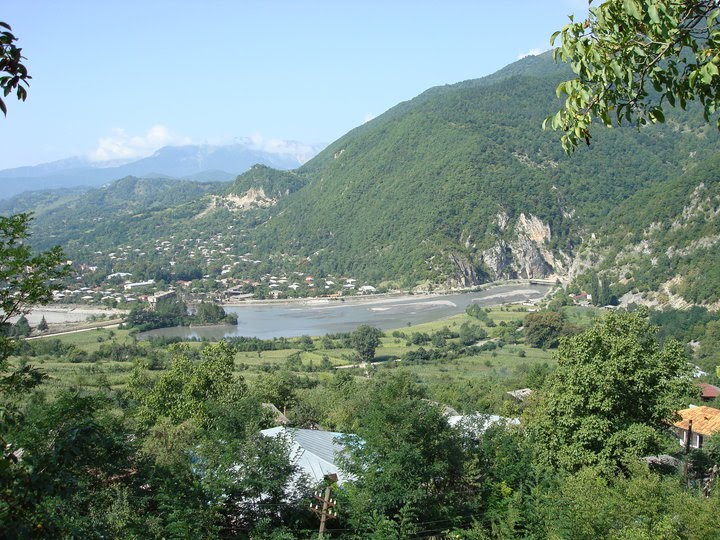 ხედი კლდისძირიდან