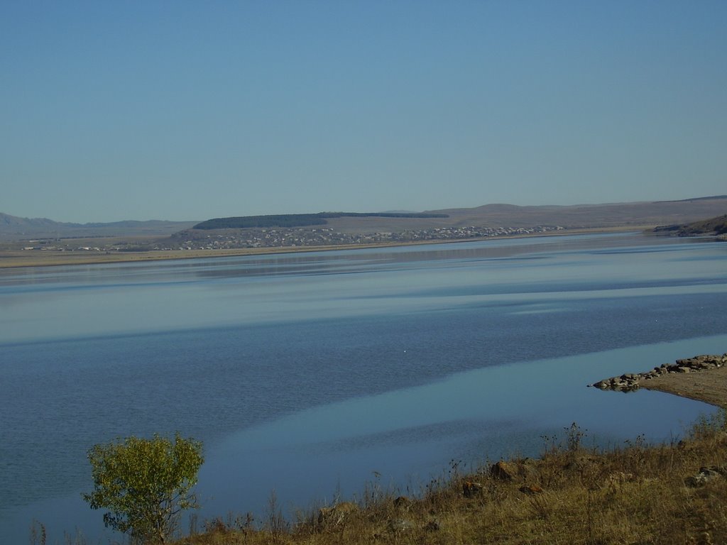 წალკის წყალსაცავი/Tsalka reservoir. Kvemo Kartli region, Georgia