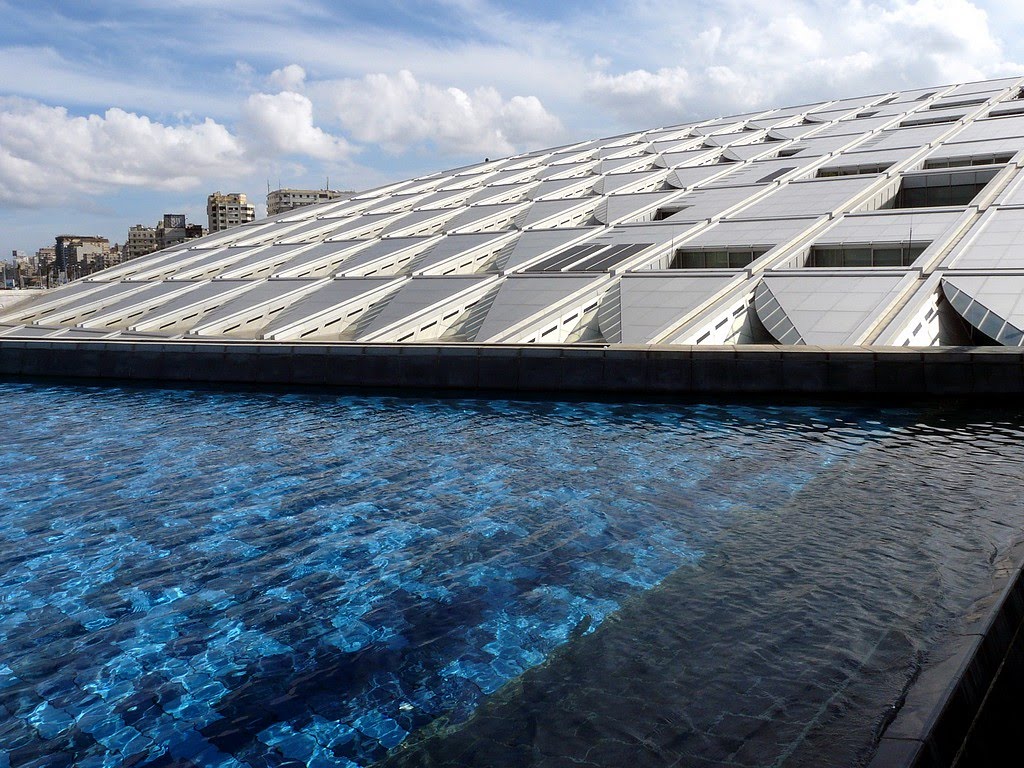 Egypte, la bibliothèque moderne de la ville dAlexandrie, inauguré officiellement en 2002